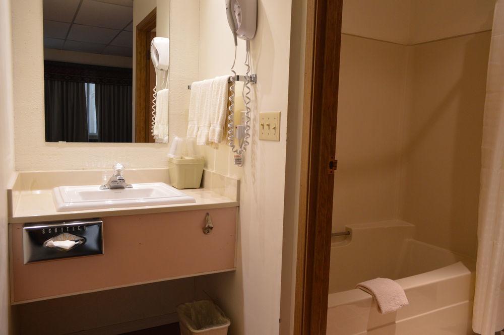 Western Traveller Grand Forks