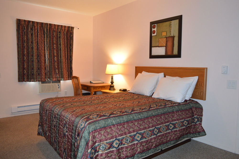 Western Traveller Grand Forks